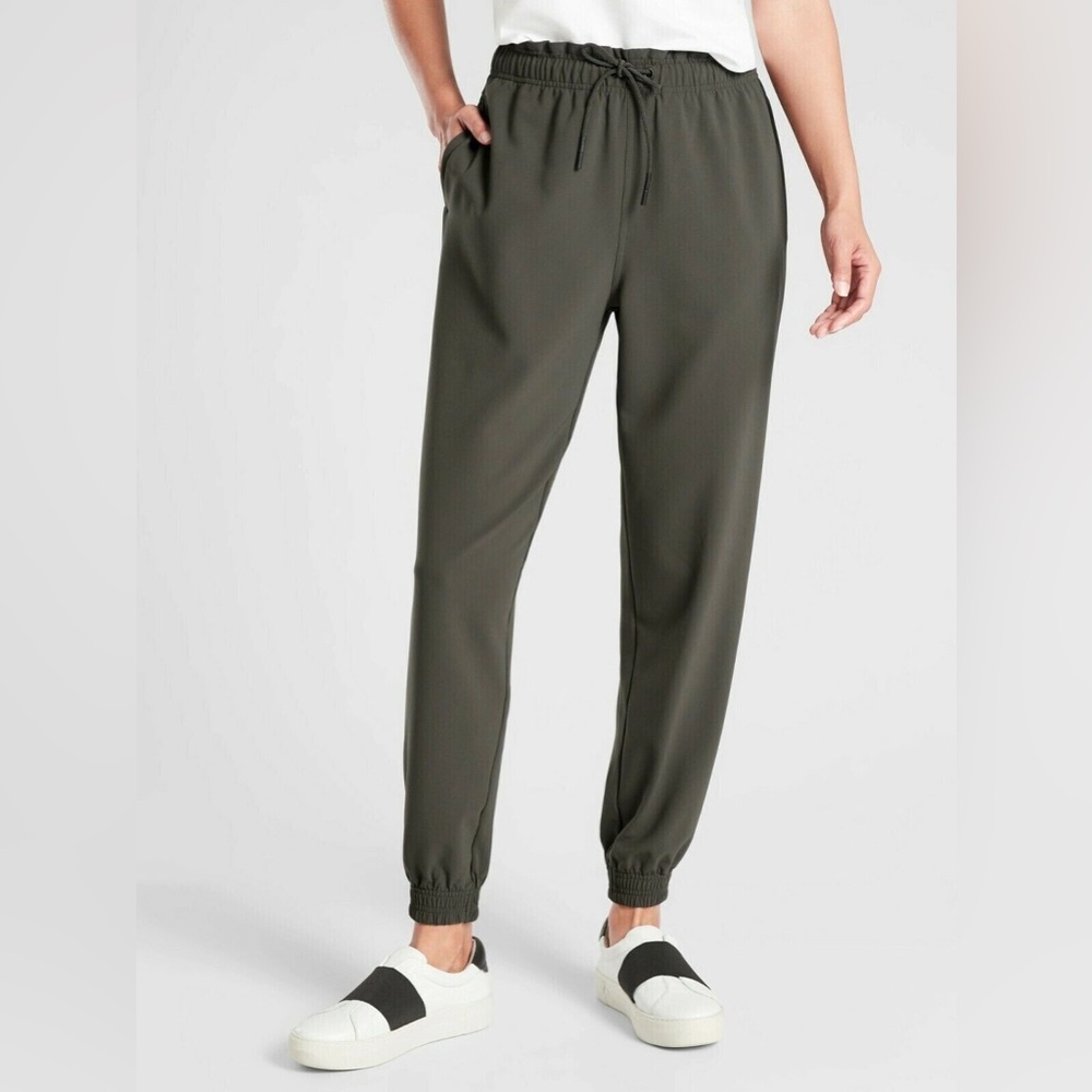Athleta Metropolis Primatwill Jogger Lifestyle Travel Pant Size 8 Olive Green